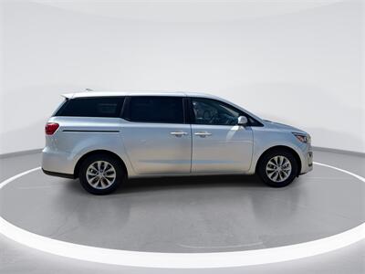 2020 Kia Sedona LX   - Photo 9 - McKinney, TX 75070