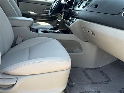 2020 Kia Sedona LX   - Photo 32 - McKinney, TX 75070
