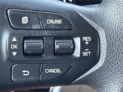 2020 Kia Sedona LX   - Photo 14 - McKinney, TX 75070