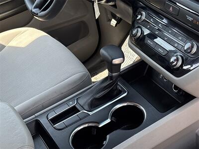 2020 Kia Sedona LX   - Photo 34 - McKinney, TX 75070
