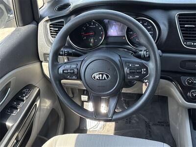 2020 Kia Sedona LX   - Photo 21 - McKinney, TX 75070