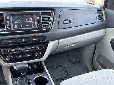 2020 Kia Sedona LX   - Photo 22 - McKinney, TX 75070