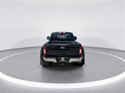 2022 Ford F-350SD Lariat DRW   - Photo 7 - McKinney, TX 75070