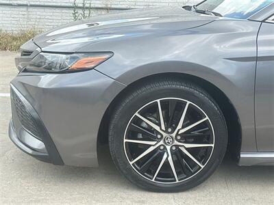2021 Toyota Camry SE   - Photo 16 - McKinney, TX 75070