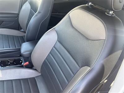2022 Volkswagen Taos 1.5T SEL   - Photo 17 - McKinney, TX 75070