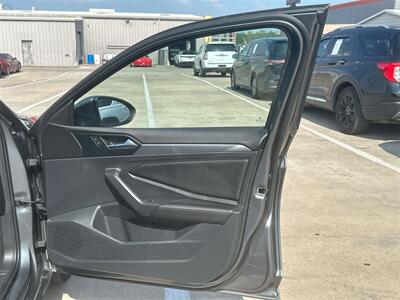 2024 Volkswagen Jetta 1.5T SE   - Photo 29 - McKinney, TX 75070