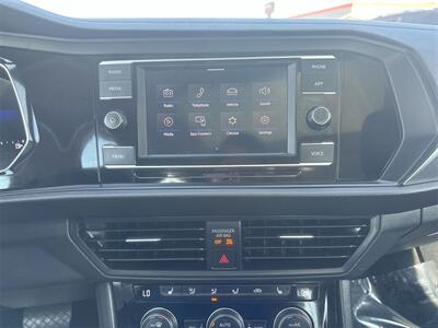 2024 Volkswagen Jetta 1.5T SE   - Photo 18 - McKinney, TX 75070