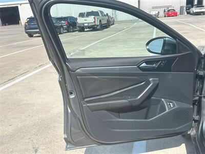 2024 Volkswagen Jetta 1.5T SE   - Photo 32 - McKinney, TX 75070