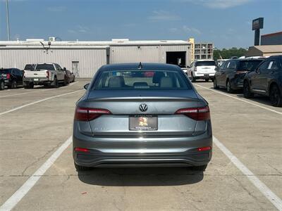 2024 Volkswagen Jetta 1.5T SE   - Photo 12 - McKinney, TX 75070
