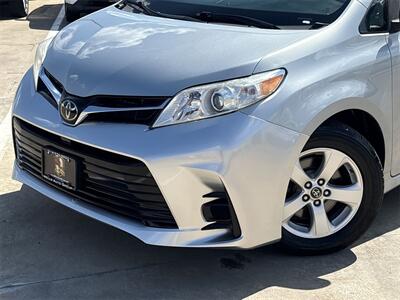 2019 Toyota Sienna LE 8 Passenger - Photo 16 - McKinney, TX 75070
