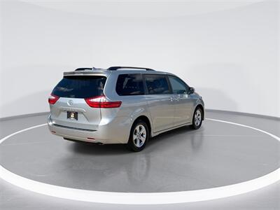 2019 Toyota Sienna LE 8 Passenger - Photo 8 - McKinney, TX 75070