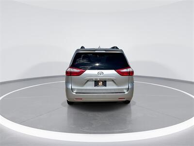 2019 Toyota Sienna LE 8 Passenger - Photo 7 - McKinney, TX 75070