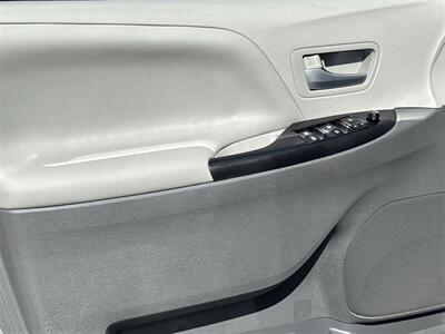 2019 Toyota Sienna LE 8 Passenger - Photo 19 - McKinney, TX 75070