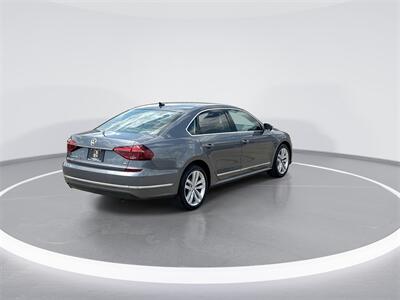 2018 Volkswagen Passat 2.0T SEL Premium   - Photo 8 - McKinney, TX 75070