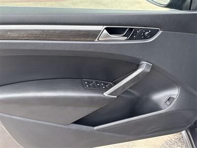 2018 Volkswagen Passat 2.0T SEL Premium   - Photo 19 - McKinney, TX 75070