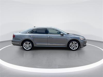 2018 Volkswagen Passat 2.0T SEL Premium   - Photo 9 - McKinney, TX 75070