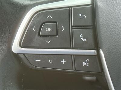 2022 Toyota Highlander XLE   - Photo 13 - McKinney, TX 75070