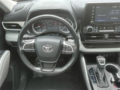 2022 Toyota Highlander XLE   - Photo 21 - McKinney, TX 75070