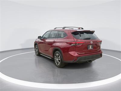 2022 Toyota Highlander XLE   - Photo 6 - McKinney, TX 75070
