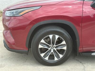 2022 Toyota Highlander XLE   - Photo 16 - McKinney, TX 75070
