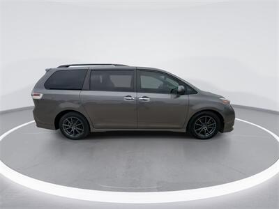 2017 Toyota Sienna SE 8 Passenger   - Photo 7 - McKinney, TX 75070
