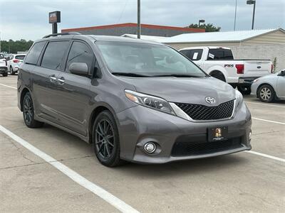 2017 Toyota Sienna SE 8 Passenger   - Photo 11 - McKinney, TX 75070