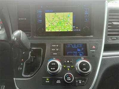 2017 Toyota Sienna SE 8 Passenger   - Photo 20 - McKinney, TX 75070