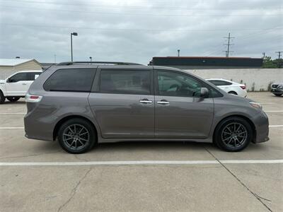2017 Toyota Sienna SE 8 Passenger   - Photo 15 - McKinney, TX 75070