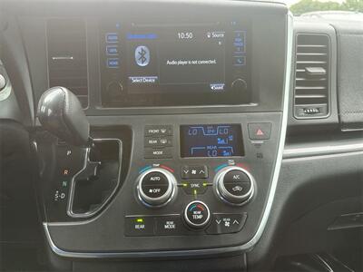 2017 Toyota Sienna SE 8 Passenger   - Photo 18 - McKinney, TX 75070