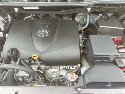 2017 Toyota Sienna SE 8 Passenger   - Photo 33 - McKinney, TX 75070