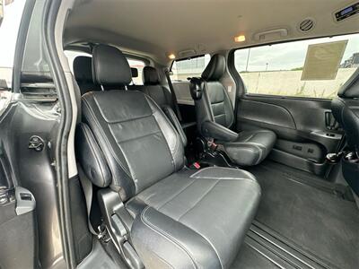 2017 Toyota Sienna SE 8 Passenger   - Photo 29 - McKinney, TX 75070