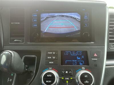 2017 Toyota Sienna SE 8 Passenger   - Photo 21 - McKinney, TX 75070