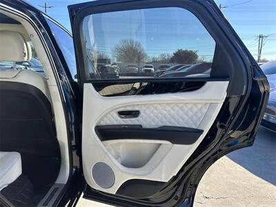 2021 Bentley Bentayga V8   - Photo 76 - McKinney, TX 75070