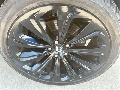 2021 Bentley Bentayga V8   - Photo 40 - McKinney, TX 75070