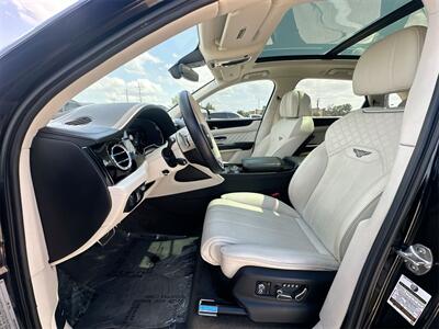 2021 Bentley Bentayga V8   - Photo 27 - McKinney, TX 75070