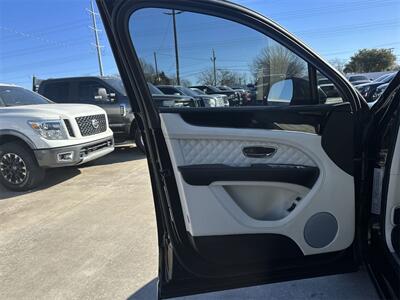 2021 Bentley Bentayga V8   - Photo 79 - McKinney, TX 75070