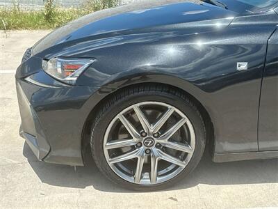 2019 Lexus IS 300   - Photo 16 - McKinney, TX 75070