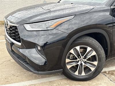2022 Toyota Highlander XLE   - Photo 16 - McKinney, TX 75070