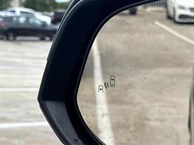 2022 Toyota Highlander XLE   - Photo 13 - McKinney, TX 75070