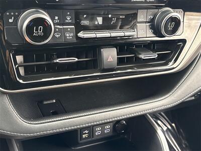 2022 Toyota Highlander XLE   - Photo 26 - McKinney, TX 75070