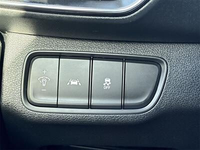 2020 Hyundai Santa Fe SE   - Photo 11 - McKinney, TX 75070