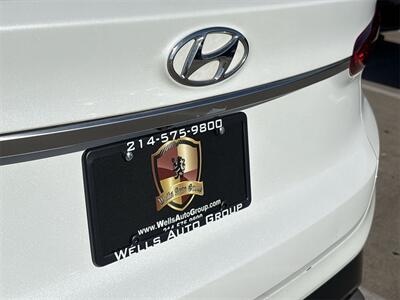 2020 Hyundai Santa Fe SE   - Photo 15 - McKinney, TX 75070