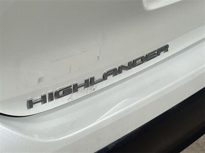 2021 Toyota Highlander LE   - Photo 11 - McKinney, TX 75070