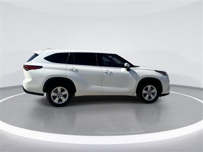 2021 Toyota Highlander LE   - Photo 9 - McKinney, TX 75070