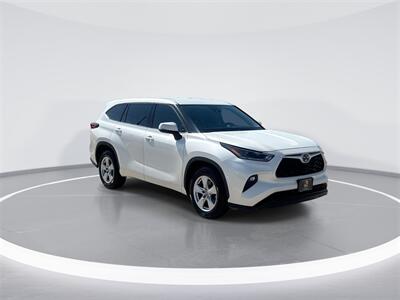 2021 Toyota Highlander LE   - Photo 2 - McKinney, TX 75070