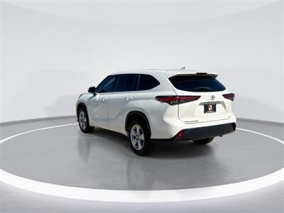 2021 Toyota Highlander LE   - Photo 6 - McKinney, TX 75070