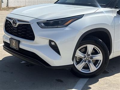 2021 Toyota Highlander LE   - Photo 16 - McKinney, TX 75070