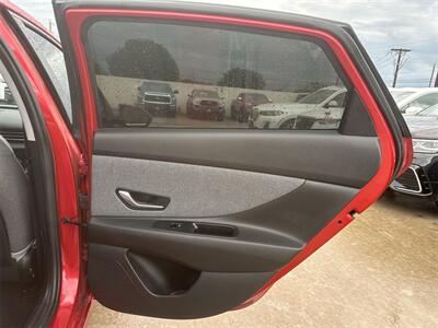 2023 Hyundai Elantra Limited   - Photo 32 - McKinney, TX 75070