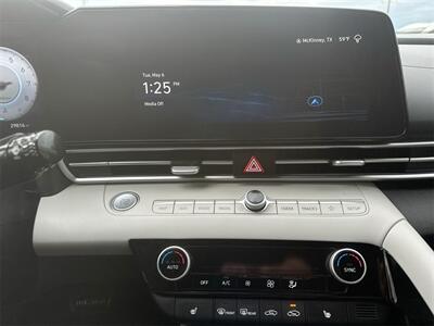 2023 Hyundai Elantra Limited   - Photo 18 - McKinney, TX 75070