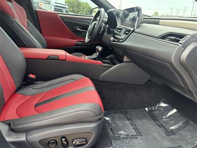 2023 Lexus ES 300h   - Photo 32 - McKinney, TX 75070